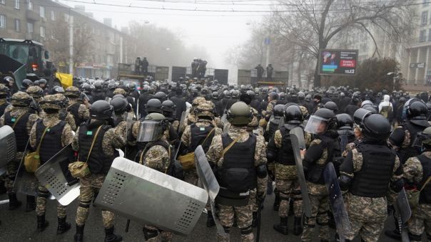 Ταραχές στο Καζακστάν: Αποκαταστάθηκε η τάξη λέει ο πρόεδρος Τοκάγεφ
