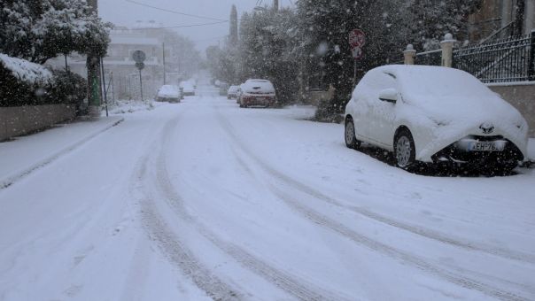 Αχαΐα: Χιονοπτώσεις και παγετός προκαλούν προβλήματα στην κυκλοφορία