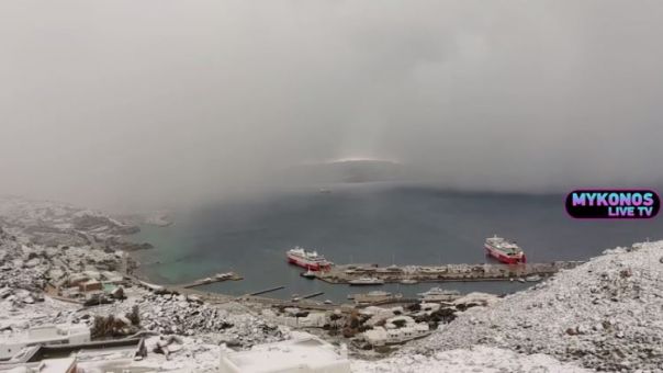 Tο «έστρωσε» και στην Μύκονο-Δείτε βίντεο από το χιονισμένο «νησί των ανέμων»