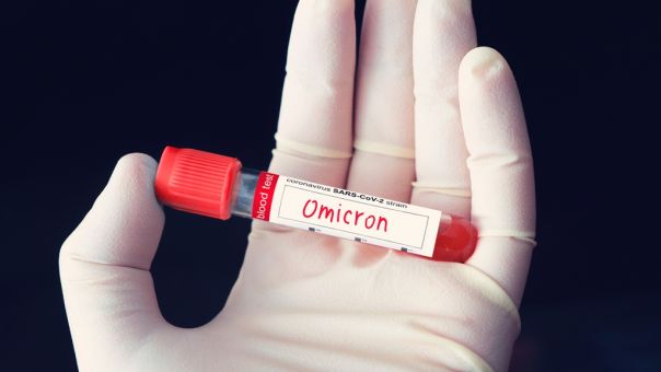 Απαραίτητες οι ενισχυτικές δόσεις για την καταπολέμηση της Όμικρον, λένε αμερικανικές μελέτες