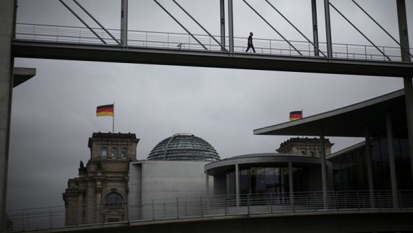 Η Γερμανία θέλει να προσεκλύει 400.000 εξειδικευμένους ξένους εργαζόμενους κάθε χρόνο