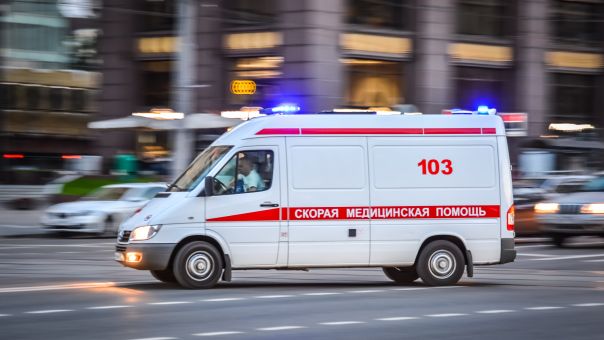 Ρωσία: Άνδρας έπεσε από τον 18ο όροφο πάνω σε 10χρονο κοριτσάκι - Δείτε το βίντεο