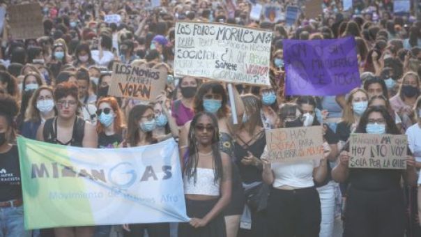 Ουρουγουάη: Χιλιάδες γυναίκες διαδηλώνουν κατά της «κουλτούρας βιασμού» 