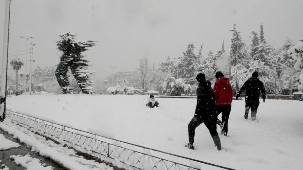 Κακοκαιρία «Ελπίς»: Χιονιάς στην Αθήνα μέχρι τη θάλασσα τη Δευτέρα- Οι προβλέψεις για όλη τη χώρα