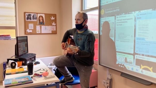 Θεσσαλονίκη: Ο εκπαιδευτικός που «πάντρεψε» τη διδασκαλία με τη μουσική