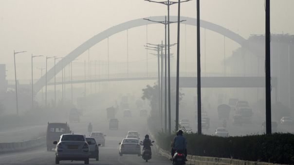 Κύμα ακραίου καύσωνα πλήττει το Νέο Δελχί, με πυρκαγιές να ξεσπούν σε χωματερές 