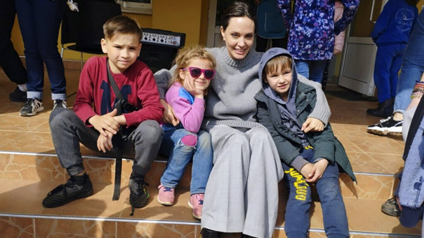 Αντζελίνα Τζολί: Επισκέφθηκε το Λβιβ και συνομίλησε με παιδιά και πρόσφυγες του πολέμου- Φωτογραφίες- βίντεο