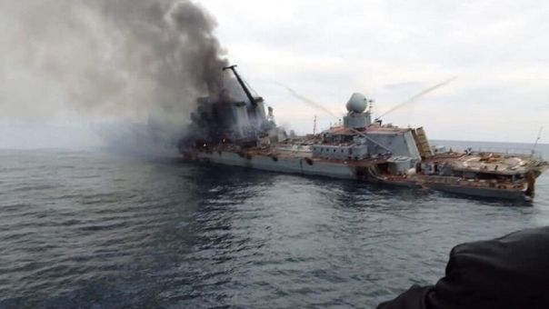 Moskva: Ο θάνατος του ρωσικού «θηρίου» - Φωτογραφίες φέρονται να δείχνουν τη ρωσική ναυαρχίδα πριν βυθιστεί