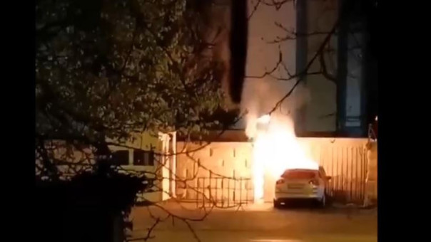 Oδηγός έπεσε με το αυτοκίνητό του πάνω στην πύλη της πρεσβείας της Ρωσίας στο Βουκουρέστι και σκοτώθηκε