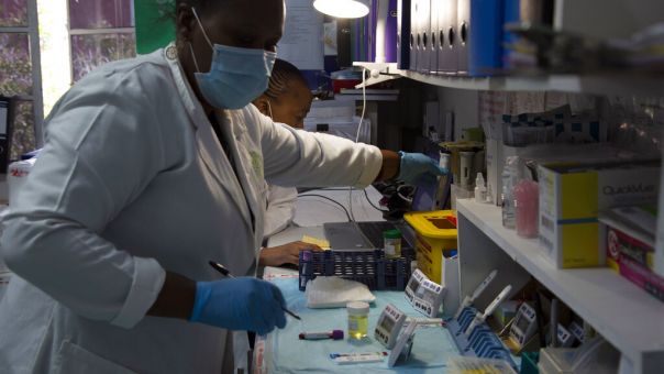 CDC Αφρικής: Επανεμφάνιση της πολιομυελίτιδας – Ανησυχία για τα ξεσπάσματα ευλογιάς των πιθήκων σε Ευρώπη και Βόρεια Αμερική