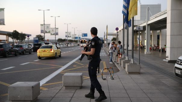 Θεοδωρικάκος: 1.250 επιπλέον αστυνομικοί στα αεροδρόμια και τα νησιά για την τουριστική περίοδο