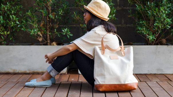 Canvas bags: Οι λόγοι που χρειάζεσαι μία πάνινη τσάντα και ιδέες για να εμπνευστείς