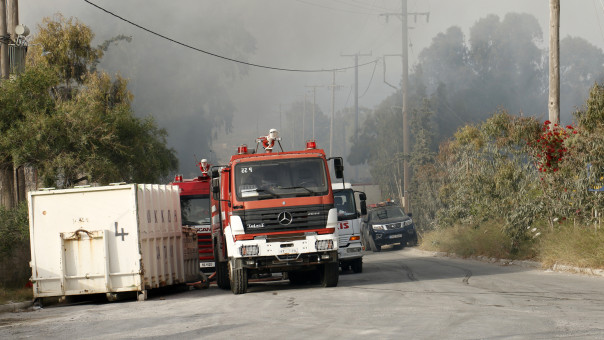 Κρήτη: Μεγάλη φωτιά και δυνατές εκρήξεις στη Βιομηχανική Περιοχή Ηρακλείου- Δείτε βίντεο και φωτο