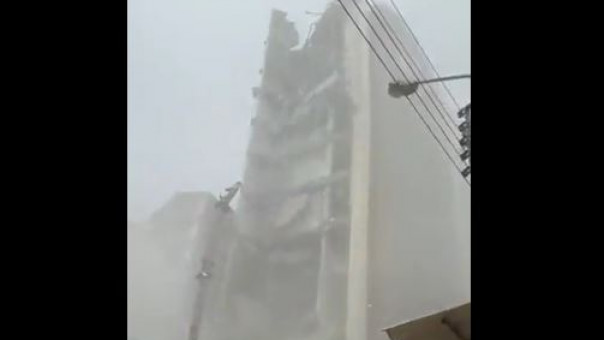 Ιράν: Τουλάχιστον τέσσερις νεκροί από κατάρρευση κτιρίου - Δεκάδες κάτω από τα συντρίμμια