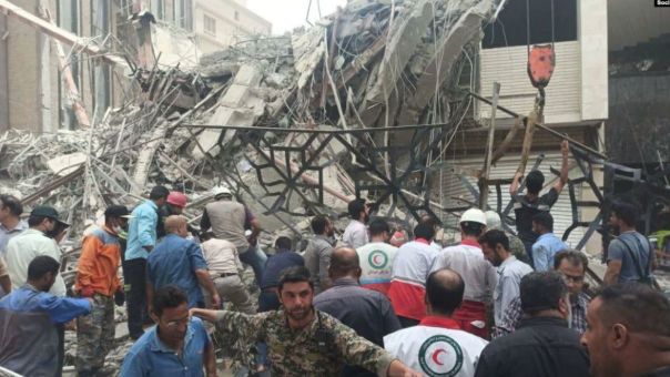 Ιράν: Τουλάχιστον πέντε νεκροί από κατάρρευση κτιρίου - Δεκάδες κάτω από τα συντρίμμια- Δείτε βίντεο
