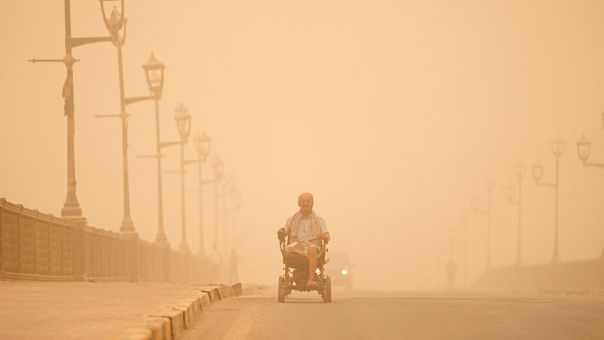 Απόκοσμες εικόνες από το Ιράκ από τη δέκατη αμμοθύελλα σε δύο μήνες