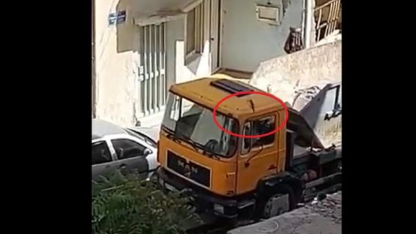 Ηράκλειο: Η στιγμή που παίρνουν με τις πέτρες οδηγό φορτηγού – Βίντεο της επίθεσης σε στενό της πόλης