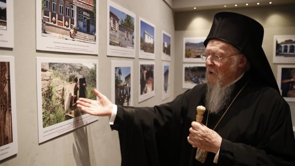 Οικουμενικός Πατριάρχης: Εγκαινίασε έκθεση φωτογραφίας αφιερωμένη στη γενέτειρά του Ίμβρο 