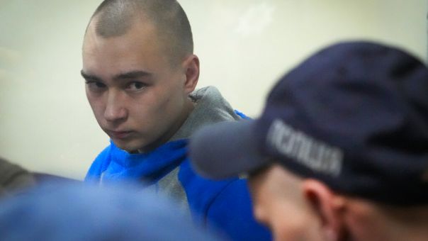 Σε ισόβια καταδικάστηκε ο πρώτος Ρώσος στρατιώτης που κατηγορείται για εγκλήματα πολέμου