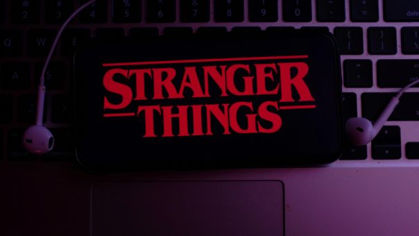Το Stranger Things επέστρεψε: Η ειδική «προειδοποίηση» στην πρώτη σκηνή λόγω του μακελειού στο Τέξας  