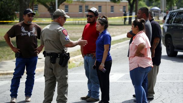Συγκλονίζει 9χρονος που σώθηκε από την επίθεση στο σχολείο του Τέξας: Οι πυροβολισμοί ακούγονταν σαν πυροτεχνήματα