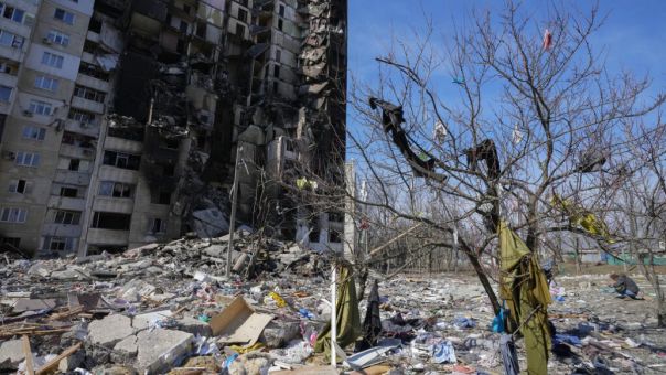Οι Ρώσοι σφυροκοπούν την ανατολική Ουκρανία- Σφίγγει ο κλοιός γύρω από το Σεβεροντονιέτσκ 