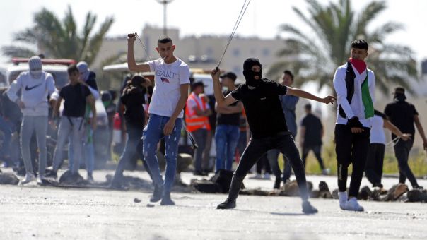 Άγριες συγκρούσεις στη Δυτική Όχθη: Τουλάχιστον 90 τραυματίες σε μάχες Παλαιστινίων με Ισραηλινούς στρατιώτες