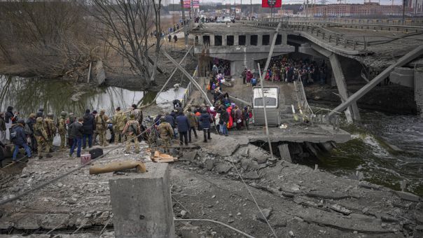 New York Times: «Βατερλώ» για τους Ρώσους η γέφυρα στο Σέβερσκι Ντιονέτς-Έχασαν 400 στρατιώτες στη μάχη
