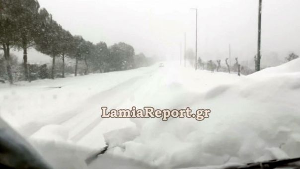 Επέλαση του χιονιά σε Λάρισα, Φθιώτιδα, Κυκλάδες, Κρήτη- Δείτε βίντεο και φωτογραφίες