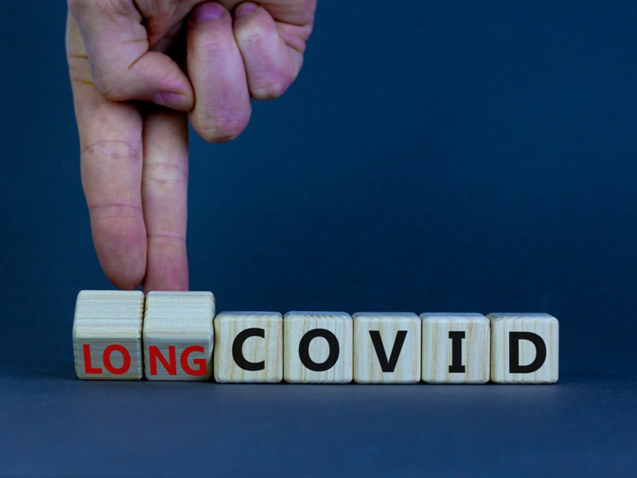 Σχεδόν ο ένας στους πέντε ενηλίκους με COVID παρουσιάζει συμπτώματα διαρκείας