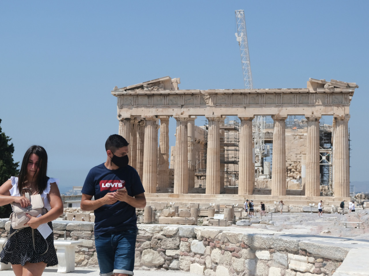 Человек живущий в греции. Мениди Греция. Греция туризм. Русские туристы в Греции. Культурно-познавательный туризм в Греции.