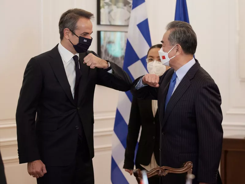 Συνάντηση Μητσοτάκη – με Κινέζο ΥΠΕΞ: Στην ατζέντα περαιτέρω ενίσχυση συνεργασίας