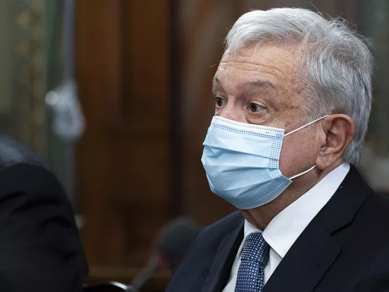 Ομπραδόρ: Το Μεξικό δεν θα διακόψει τις διπλωματικές σχέσεις με το Περού