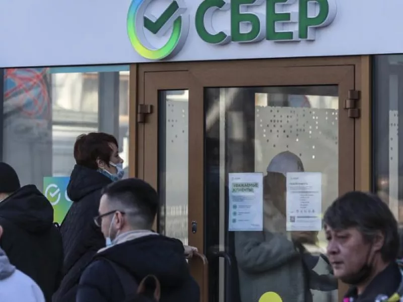 Με την «πλάτη στον τοίχο» η ρωσική οικονομία μετά τις κυρώσεις - Κόστος 10 δισ. δολαρίων την ημέρα