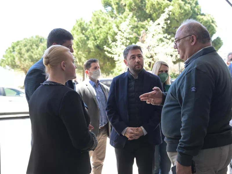 Ανδρουλάκης: Να τελειώσει το συντομότερο ο βάρβαρος πόλεμος στην Ουκρανία