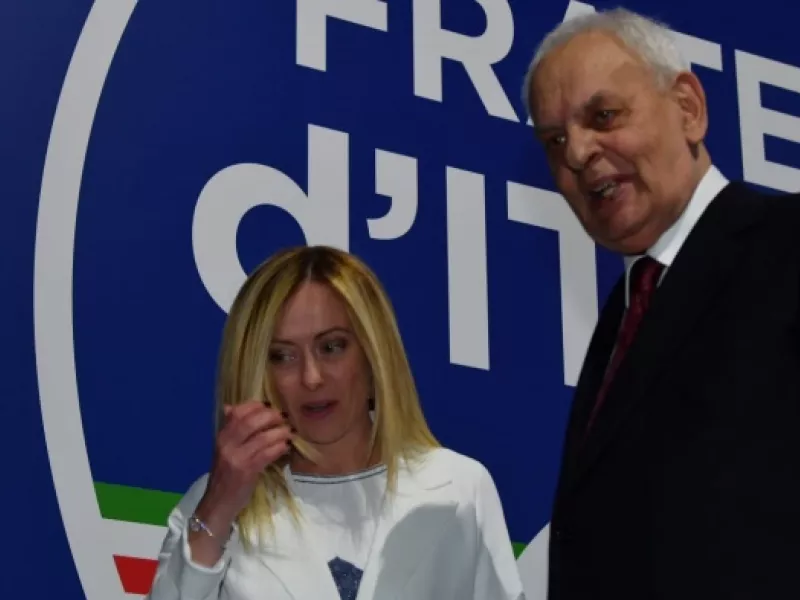 Πρώτο σε γκάλοπ το νεοφασιστικό κόμμα Αδέρφια της Ιταλίας – Έντονη ανησυχία στη χώρα 