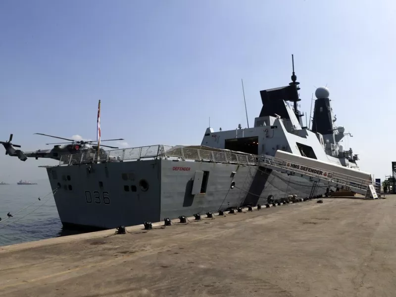 Times: Αποστολή πολεμικών πλοίων στη Μαύρη Θάλασσα για συνοδεία ουκρανικών, συζητά το Λονδίνο