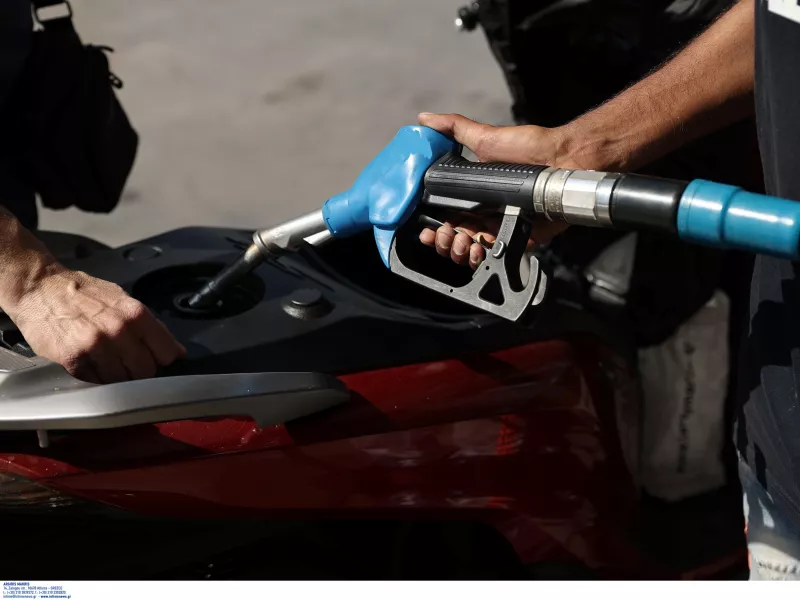 Βενζίνη σε μοτοσυκλέτα 
