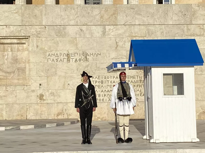 Αλλαγή φρουράς στο Μνημείο του Άγνωστου Στρατιώτη από εύζωνες με ποντιακές στολές- Δείτε βίντεο και φωτογραφίες