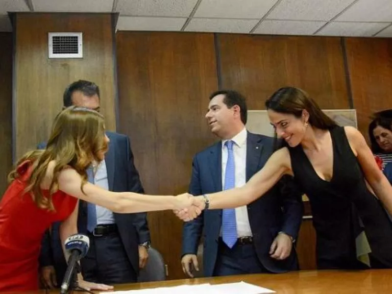 Η Δόμνα Μιχαηλίδου στο πλευρό της Έφη Αχτσιόγλου: «Έχω πιο χοντρά μπράτσα και αυτό δεν επηρεάζει κανέναν»