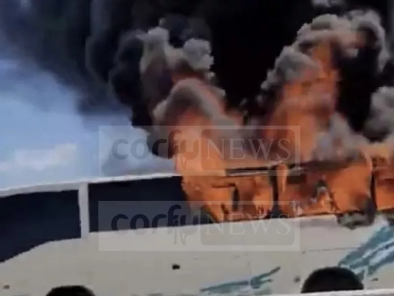 Στις φλόγες ΚΤΕΛ που εκτελούσε δρομολόγιο προς Κέρκυρα