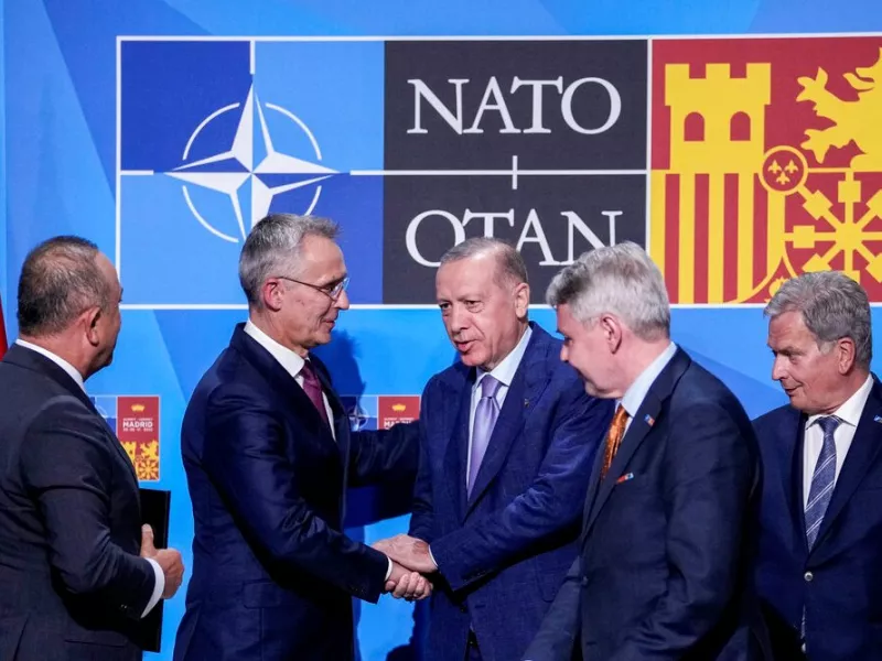 O Ερντογάν με τον Στόλντενμπεργκ στη Μαδρίτη