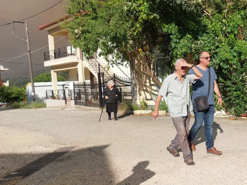 Ηλεία: Τρεις κοινότητες του δήμου Ήλιδας απειλεί η φωτιά που ξέσπασε στις Πόρτες της Αχαΐας 