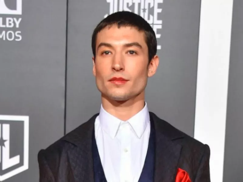 Έζρα_Μίλερ, Flash, Warner_Bros, 