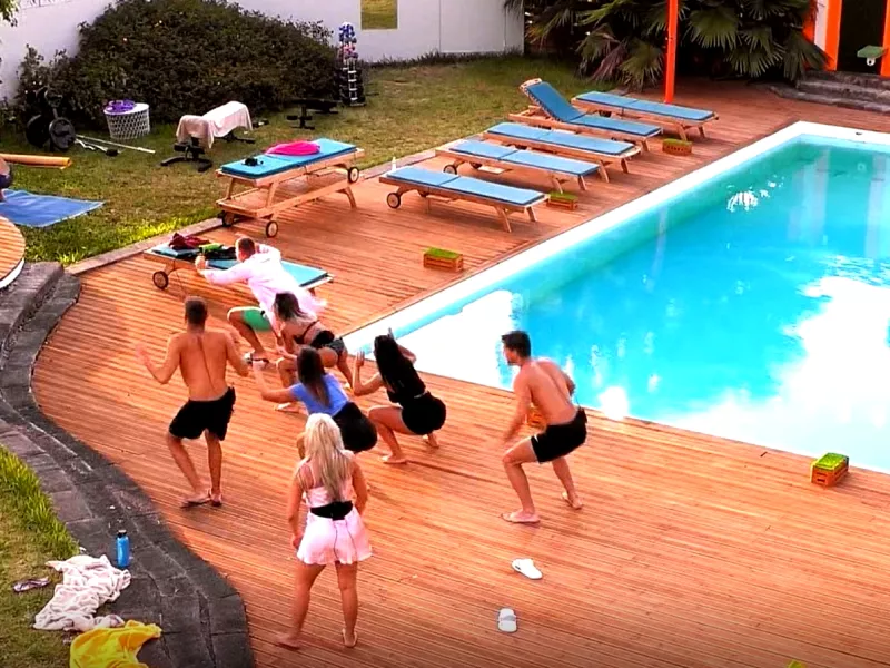 Love Island: Οι singles παίρνουν το παιχνίδι στα χέρια τους και επιλέγουν ταίρι 