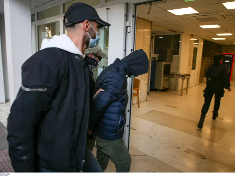 Γυναικοκτονία στον Πειραιά: «Συντετριμμένος» δηλώνει ο 25χρονος καθ’ ομολογίαν δολοφόνος