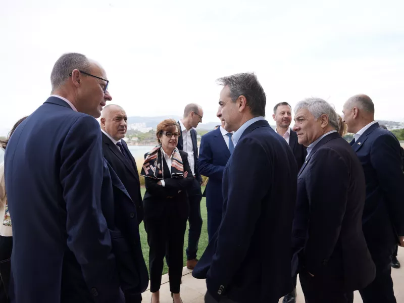 Συνάντηση Μητσοτάκη με τον πρόεδρο του Λαϊκού Κόμματος της Ισπανίας: