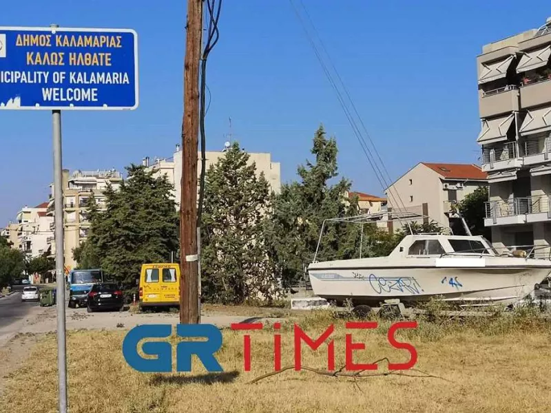 Παράτησαν το σκάφος σε πάρκο στην Καλαμαριά