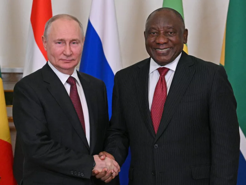  Russian President Vladimir Putin, left, and South African President Cyril Ramaphosa