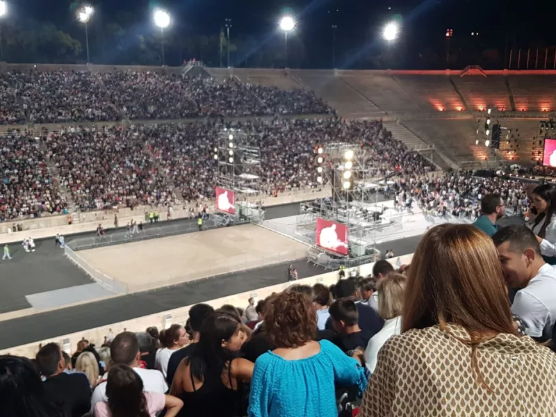 Όλοι Μαζί Μπορούμε: Κοσμοσυρροή στη συναυλία για τον Αντώνη Βαρδή